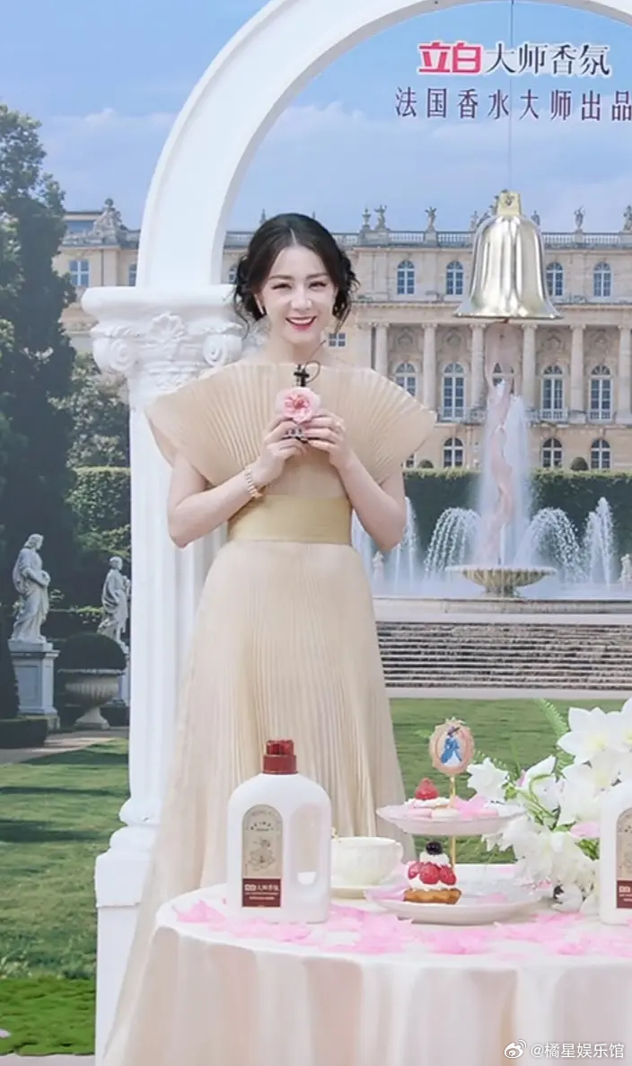 迪丽热巴今天的造型是谁，永久拉黑吧