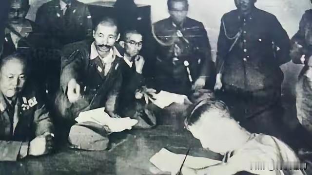 1942年2月15日，日军在不到一个星期的时间攻破英国当时的殖民地新加坡。
 