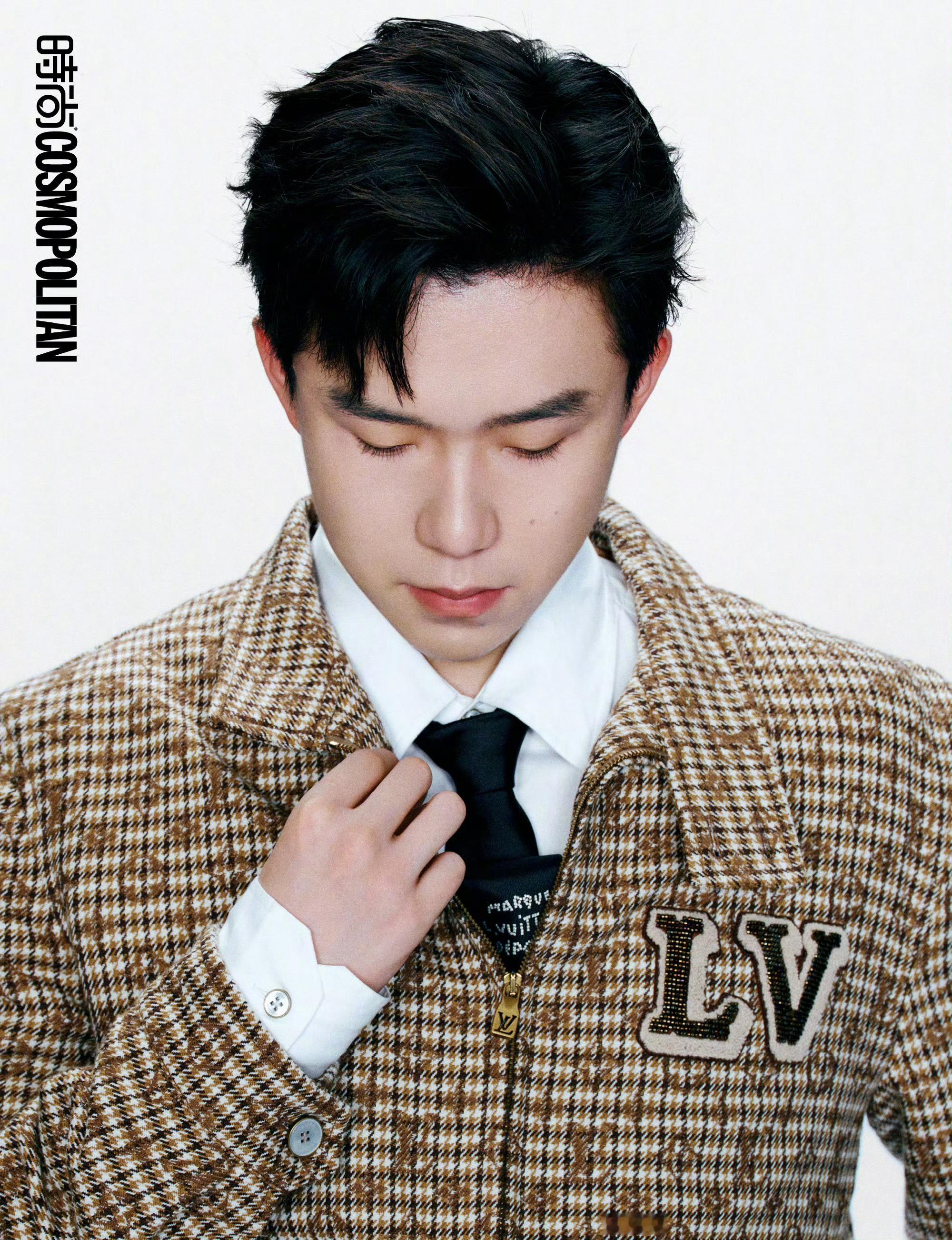 #王楚钦时尚COSMO11月刊大片#王楚钦时尚COSMO11月刊大片，多面穿搭，