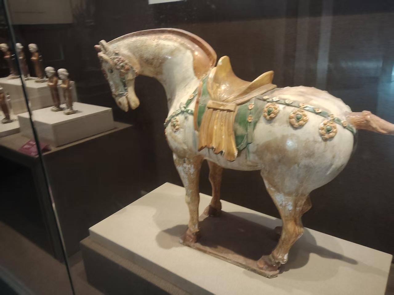 立破宛:      龙哥，我想好了，我们两个还是和解吧，你准备一下，我们聊聊怎么