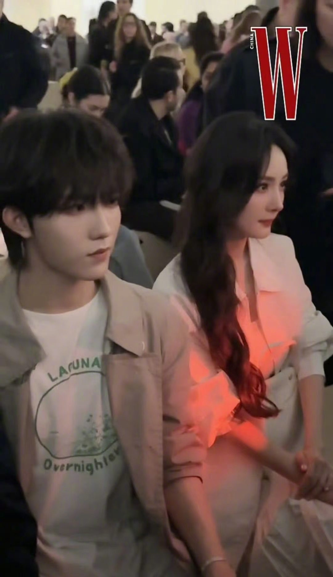 杨幂苏新皓坐一起 杨幂苏新皓坐一起了 这才是豪门姐弟吧 知性大姐和温柔小弟 就这