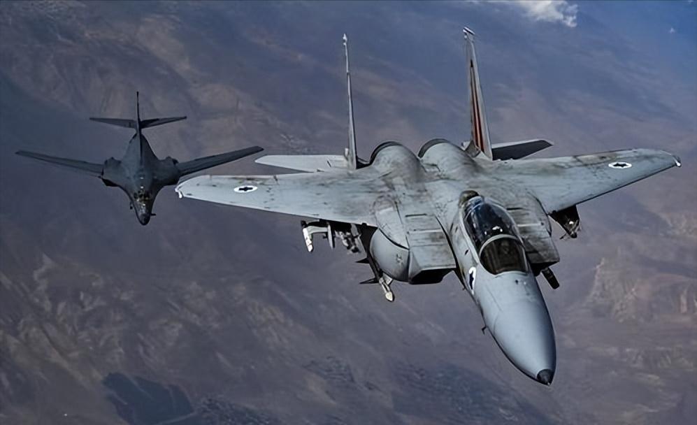 很多人一直纳闷，苏联武器好多国家都能仿，像中国、印度、波兰都搞过米格-21，AK