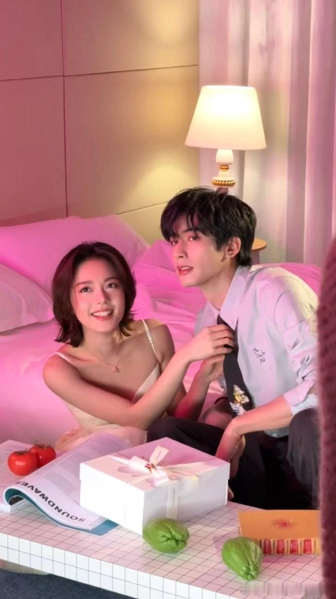 宋威龙赵今麦拍摄花絮宋威龙赵今麦娇兰花絮 宋威龙赵今麦的娇兰拍摄花絮，龙麦的互动