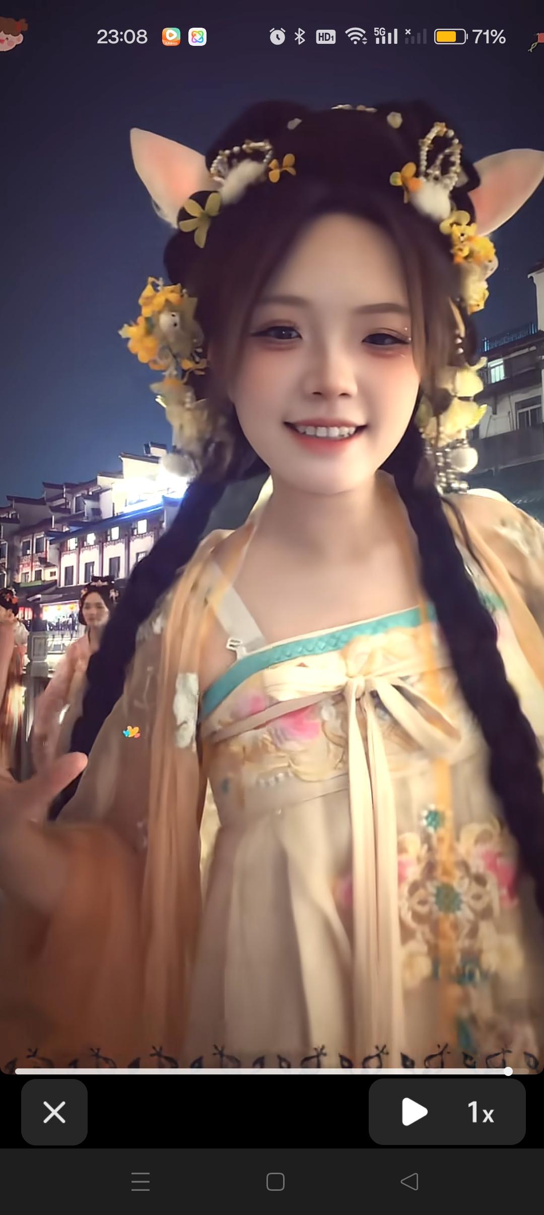 大妹祝大家中秋节快乐！😍穿古装真的很美👍




大妹，今天妆好看，减肥终于