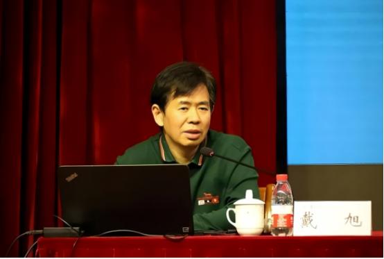 一张绿卡，正在悄悄把中国精英变成“穿着东方皮的西方魂”！戴旭大校一针见血：美国那