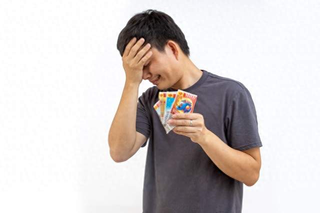 下班副业也不行？公职人员私自兼职，后果远比想象严重