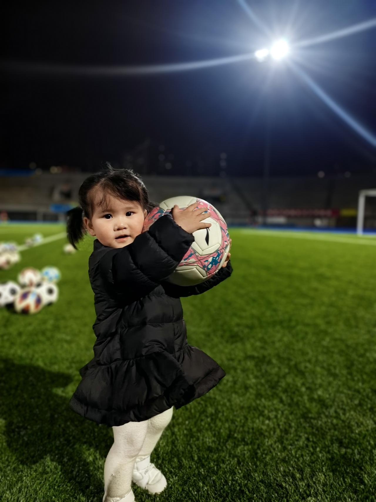 谁不是为了自己喜欢的人而看球哇，我就是。支持莎头，他俩不打球，我也不看球，更不关