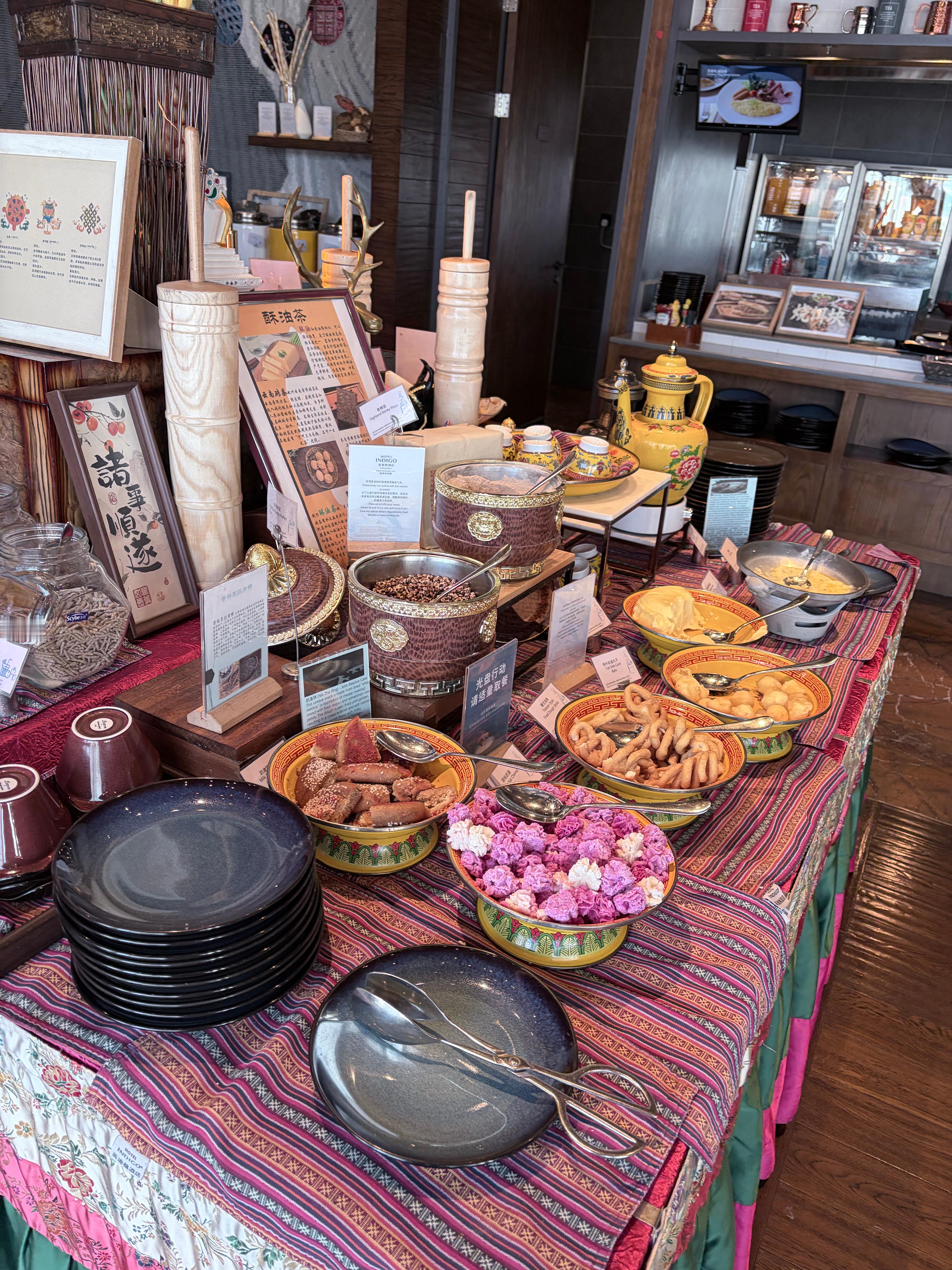 酒店的早餐就该开到12点所有甜品的大小都搞缩小到一半[拜拜] ​​​