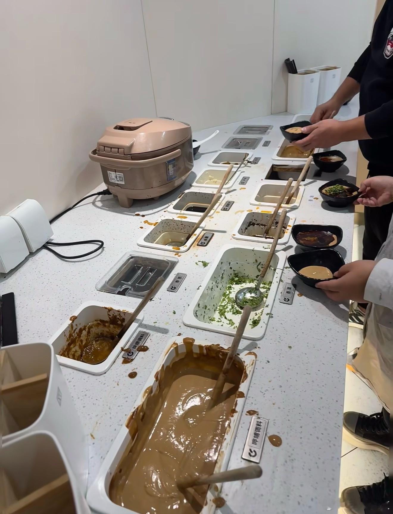 你为什么不吃呷哺呷哺了17年左右跟大学同学去吃呷哺，八十多块钱的双人餐吃到撑。现