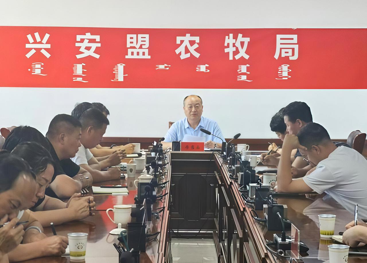 没想到在内蒙古兴安盟农牧局工作的老李，以前竟然是一名优秀的人民教师。他1993年