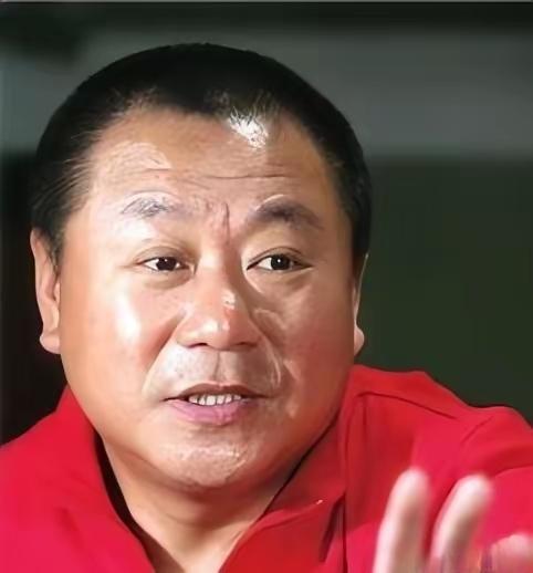 1988年，范伟在母亲的逼促下，和一名护士相亲，谁知，对方不仅不说话，连筷子都不