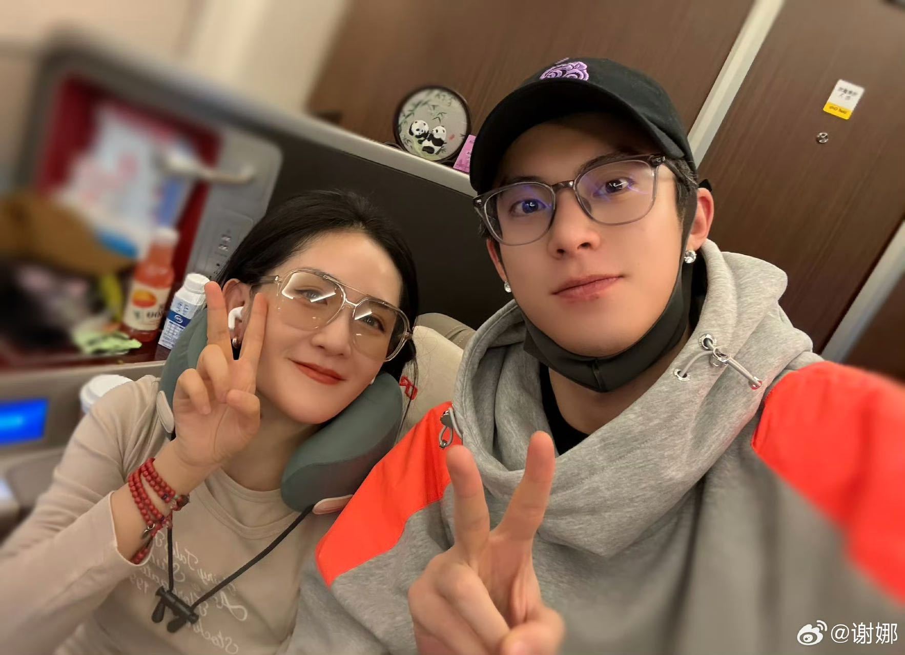 谢娜王鹤棣自拍 新歌舞台一波接一波，这两天真是主打一个惊喜不重样。昨天刚看完新歌