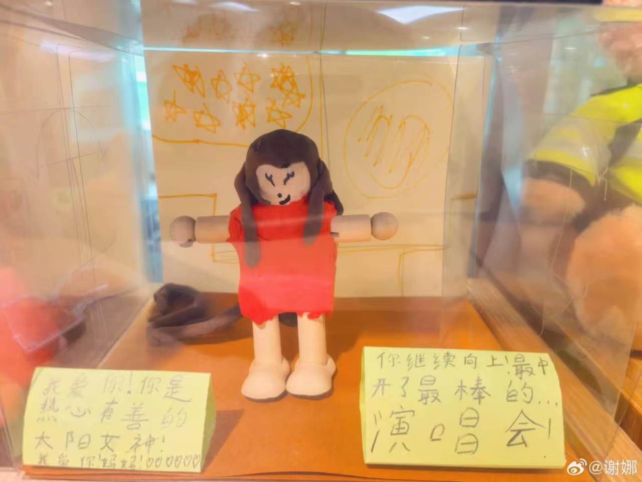 谢娜晒跳跳的泥人作品谢娜是跳跳心目中的英雄 贴心小棉袄～ 