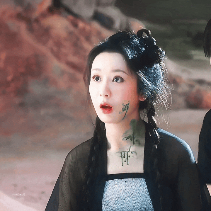 杨紫玉兰花开君再来 💜杨紫董竹君 那些看似不起波澜的日复一日，会突然在某天让人