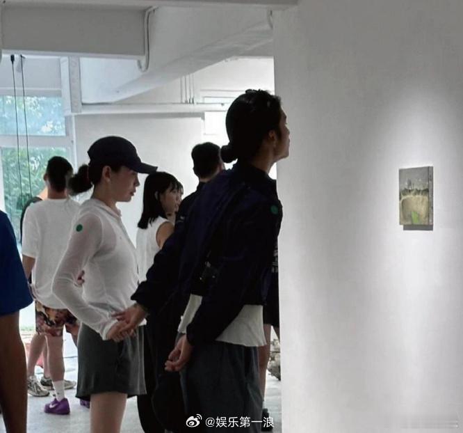 女网红回应魏如萱认爱女网红称和魏如萱男友在冷静期 网红女方对于魏如萱认爱表示，和