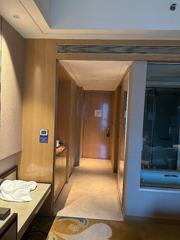 幸福就是，有家回，有灯亮，有热乎饭等着自己

那天加班到深夜，拖着快散架的身子摸