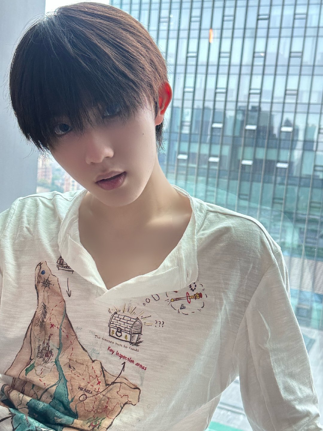 苏新皓和长沙度过一整个夏天苏新皓：长沙你好 我好像和你一起度过了一整个夏天 ​ 