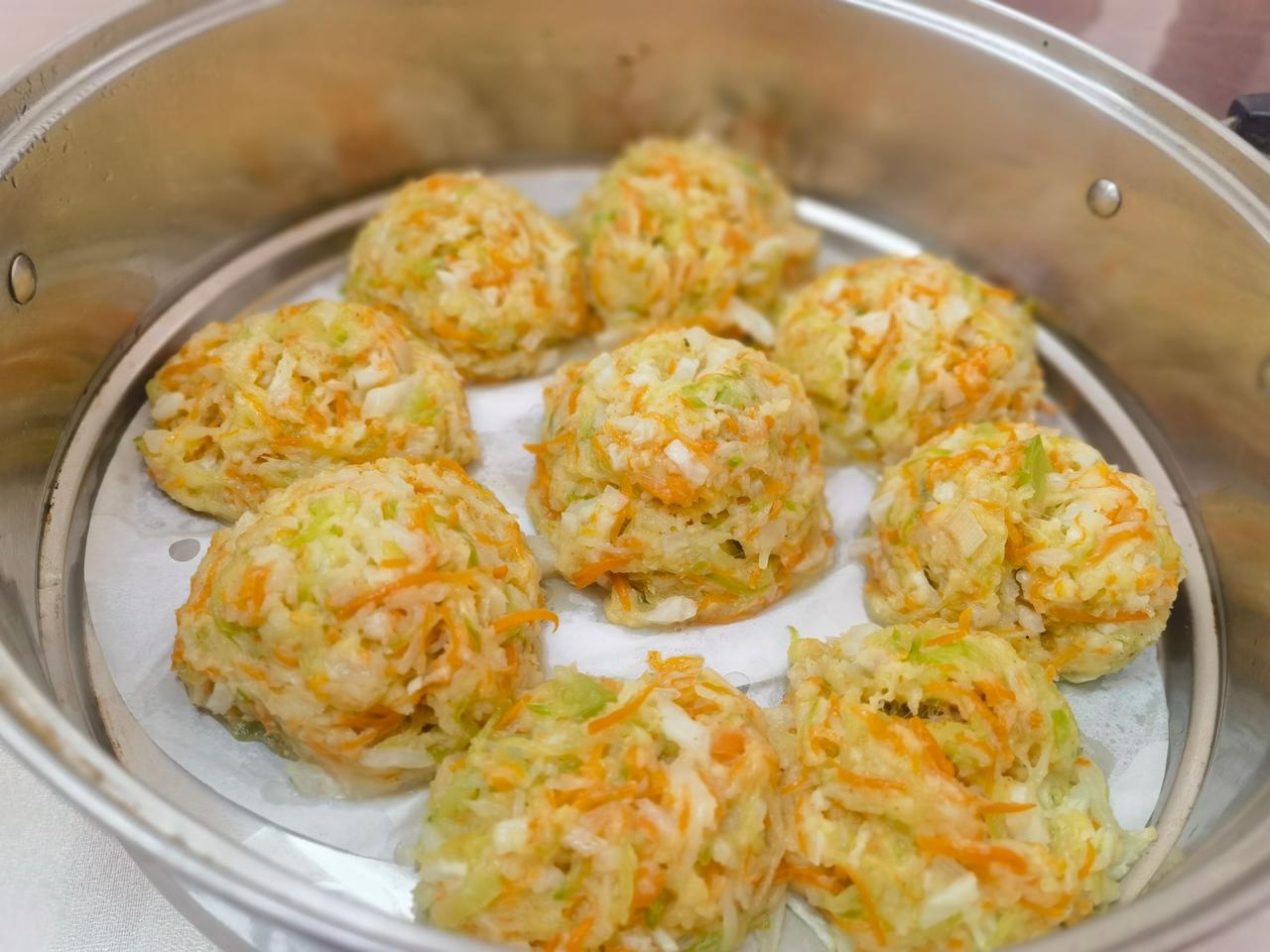 经典鲁菜：蒸萝卜丸子。