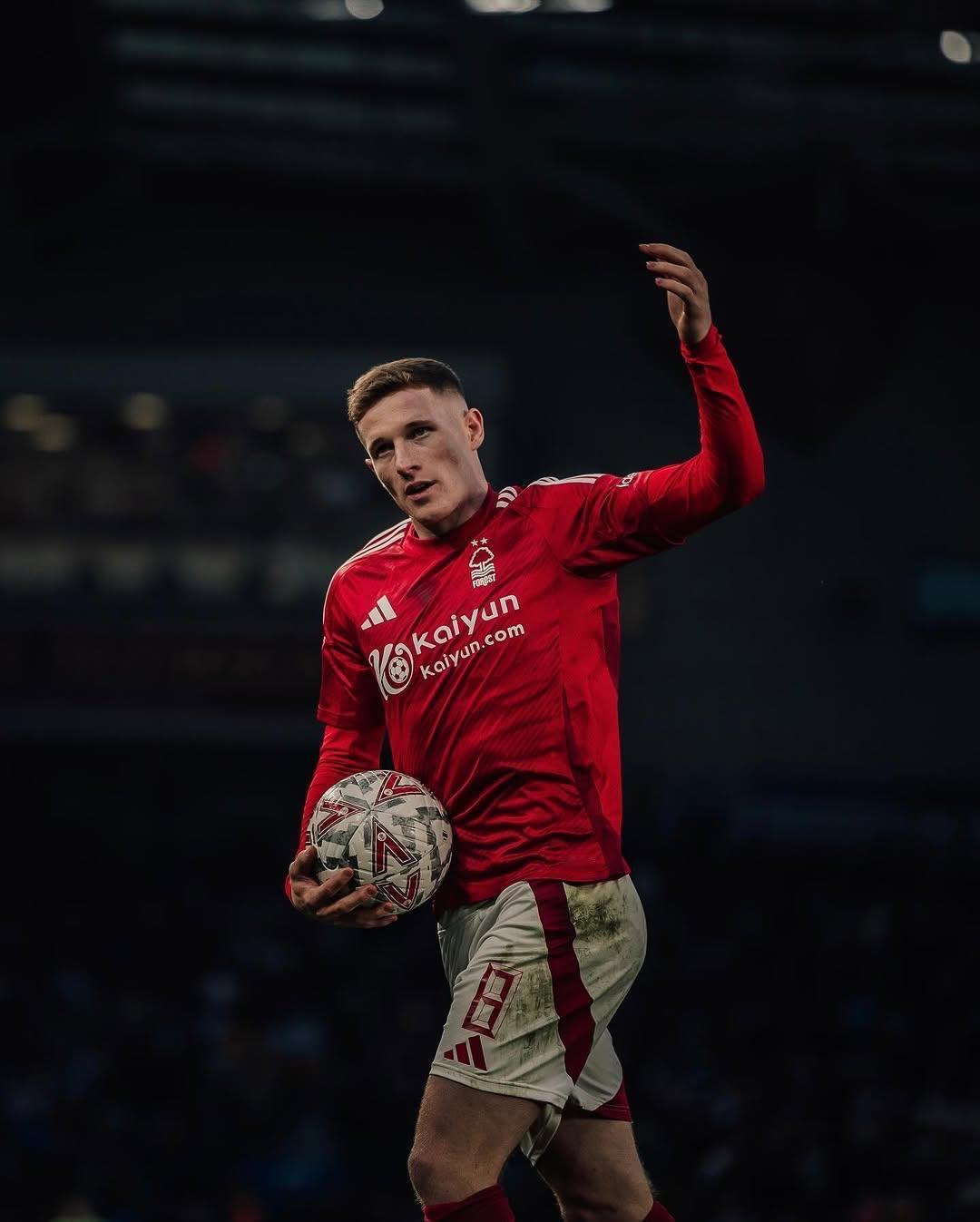 安德森就该是曼联后腰的答案！
安德森 这个赛季的表现，是不是比巴莱巴和沃顿高级的