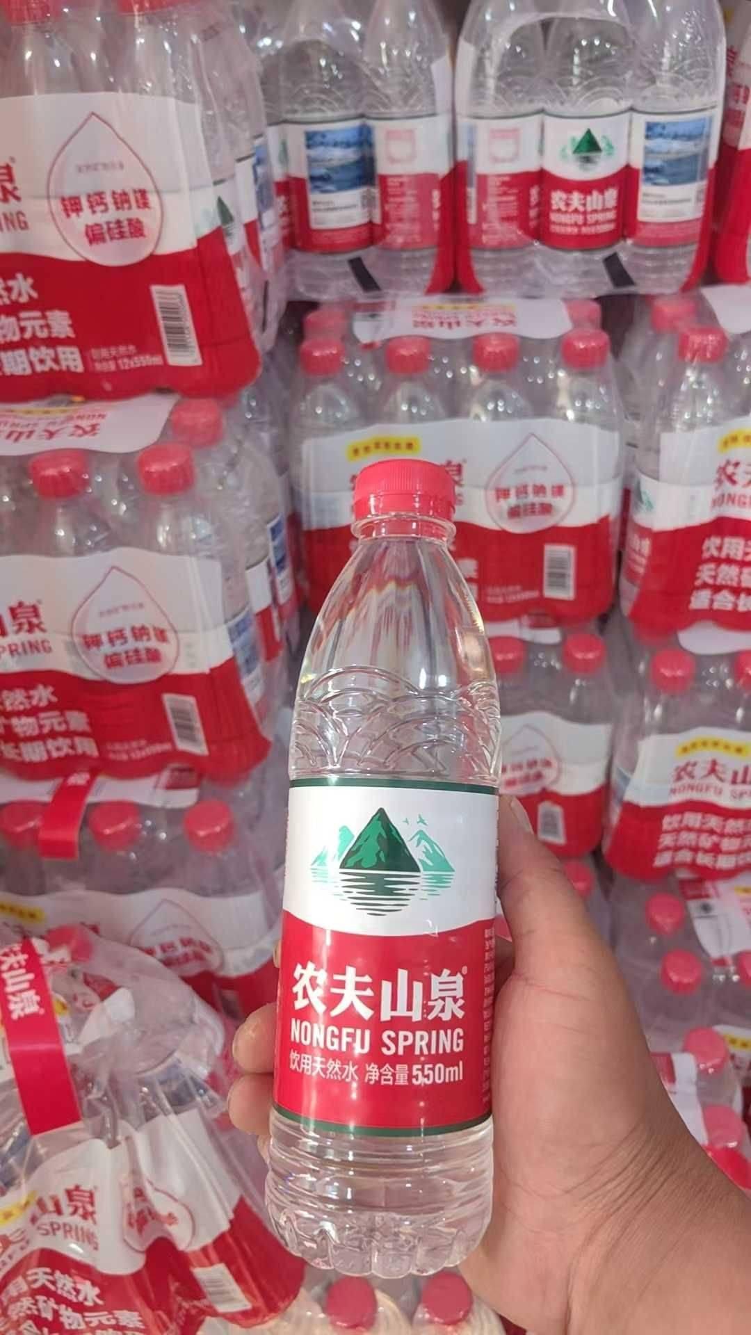 为什么农夫山泉靠卖纯净水也能跻身富豪榜？全国那么多纯净水品牌，偏偏农夫山泉是第一