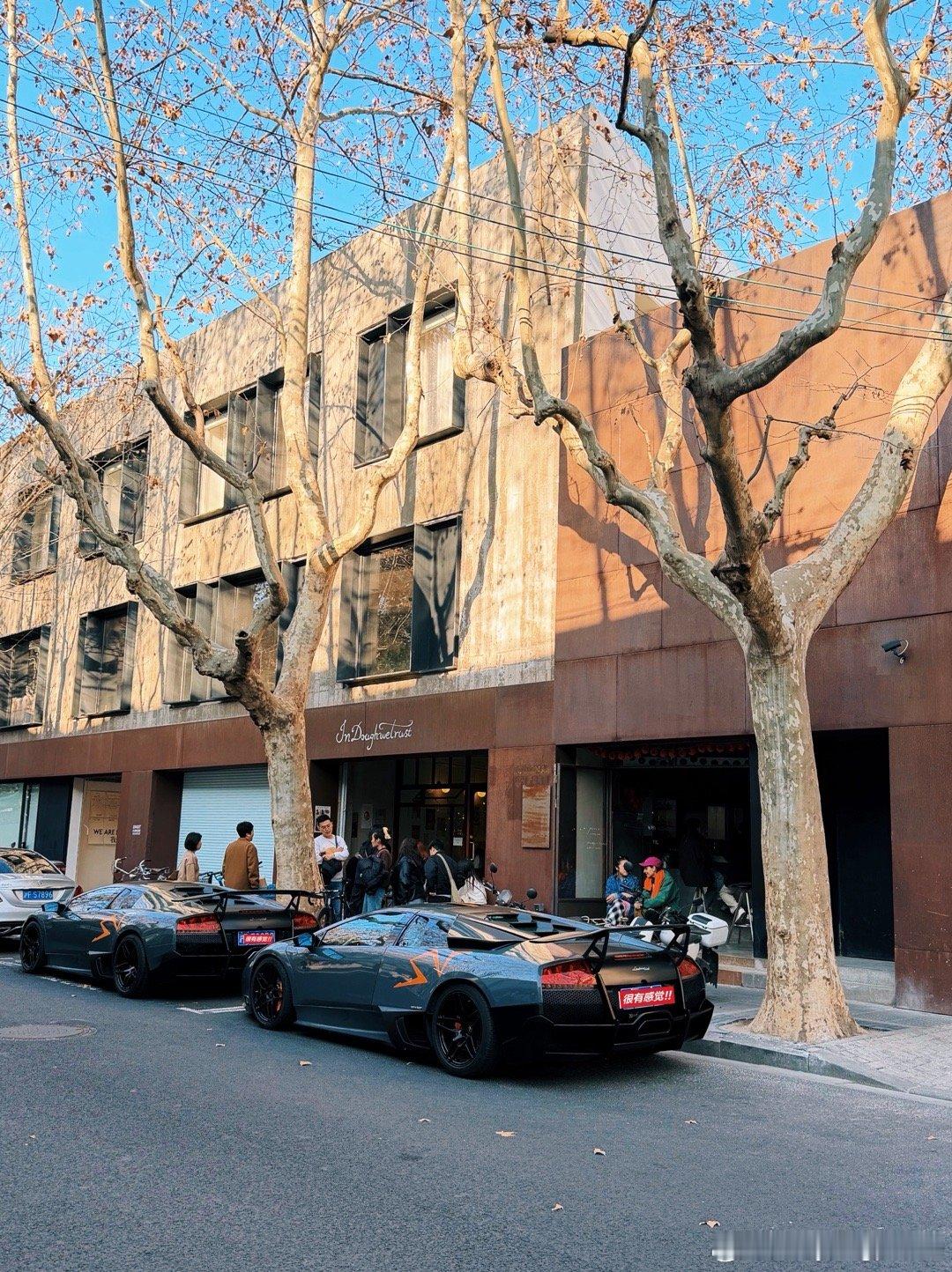 本来想等到整个假期结束再发一组近期所见的但发现在忙碌的假期中抽空来扫扫街就18图