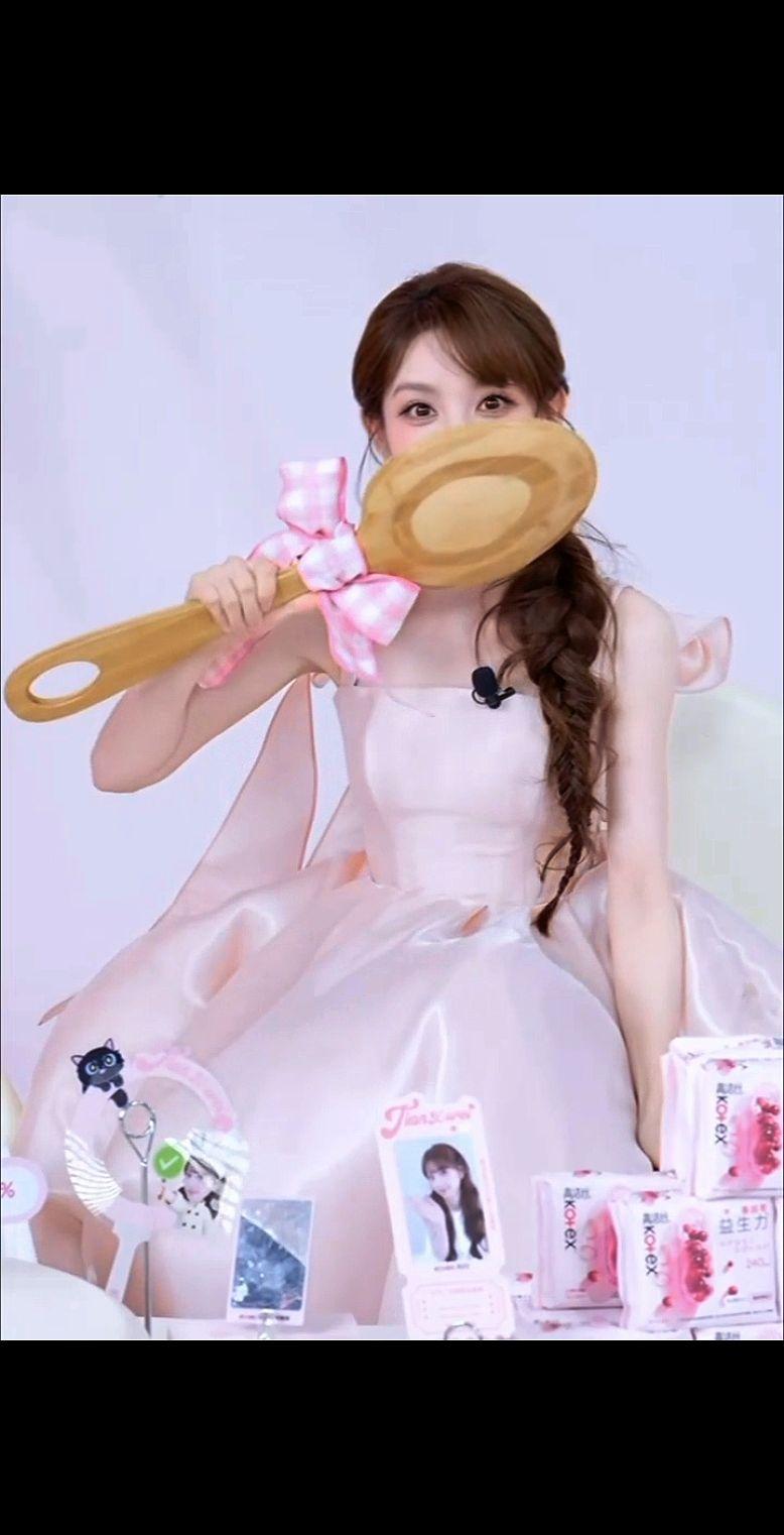 小田：我只吃一勺！