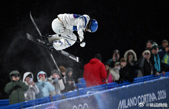 【#4名中国姑娘进自由式U池决赛#】#谷爱凌说不是故意吓大家# 当地时间19日，