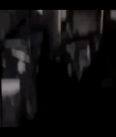 福特号航母火后的画面，暴露了一些真相，看来这火烧的真是够大的了，30个小时才扑灭