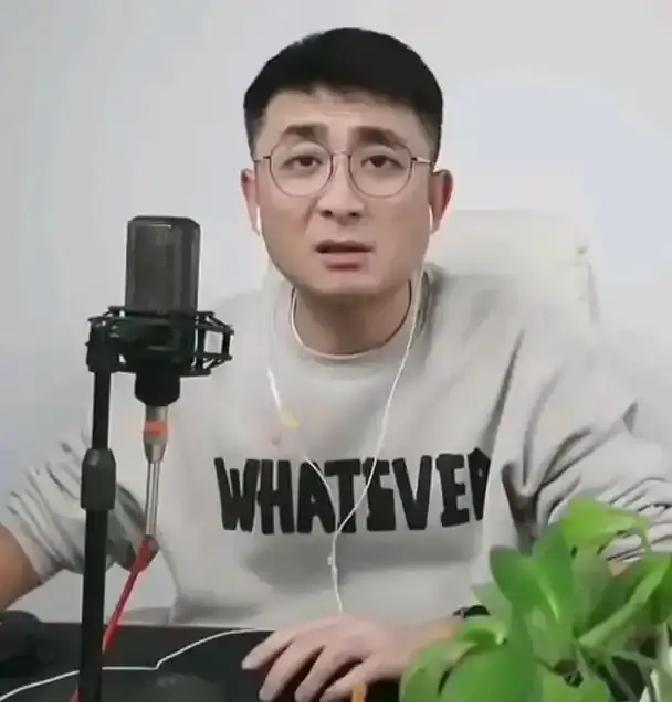 郭晓小直播开炮，直接把闫三的“前弟子”滤镜干稀碎！
这年头，蹭德云社热度都快成了