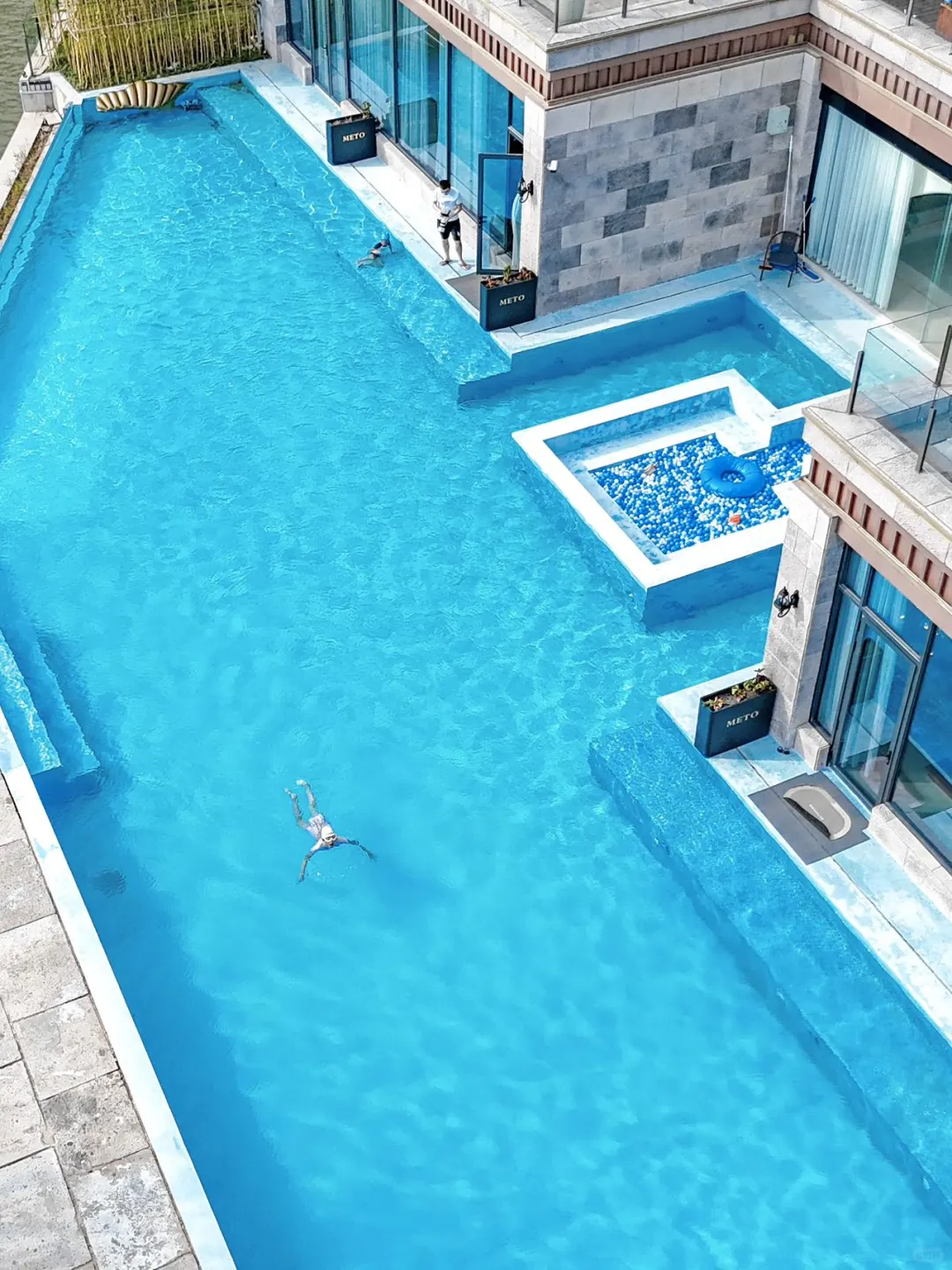 🏖️出门就是泳池🏊‍♀️假装在巴厘岛🕶️