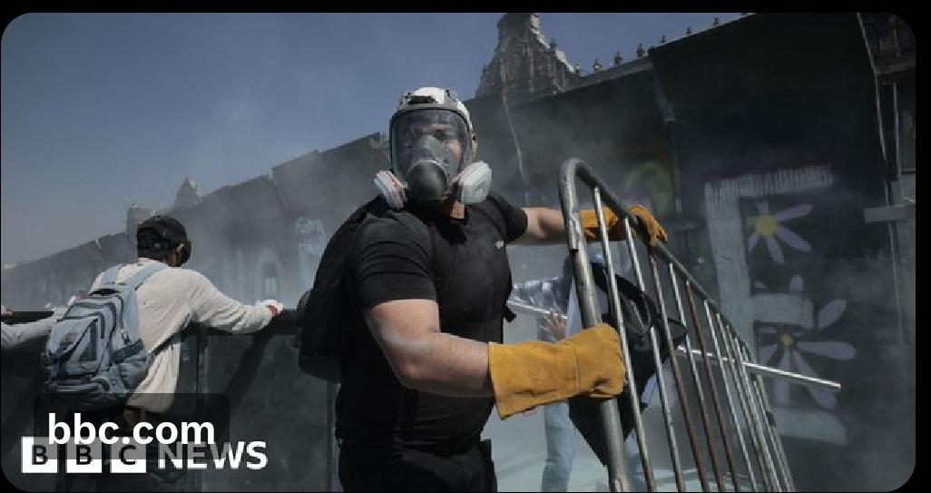 数千人在墨西哥抗议政府，反对暴力犯罪。