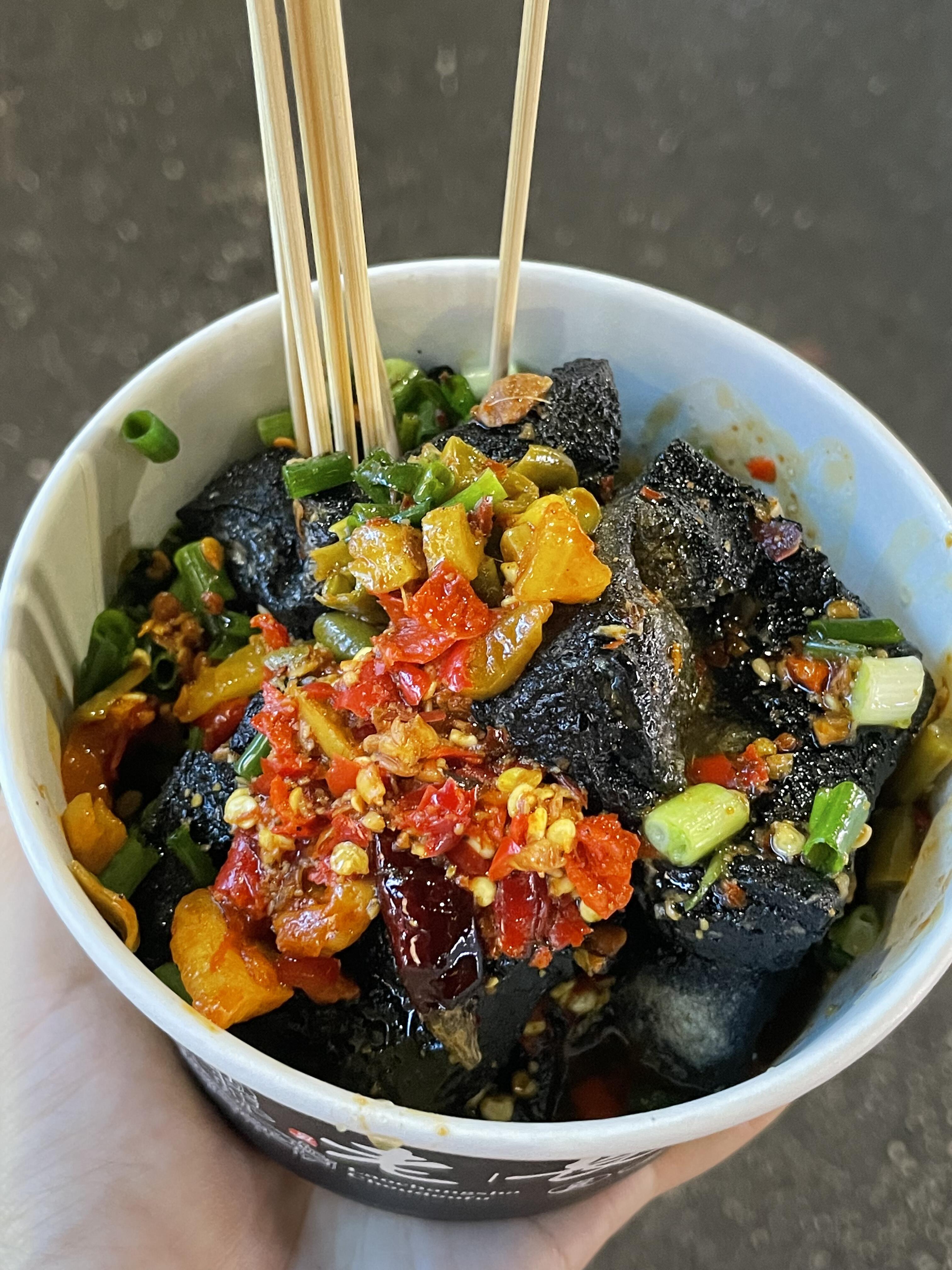 十大不健康食品排名：10.淀粉肠，9.臭豆腐，8.提拉米苏，7.烤面筋，6.旋转