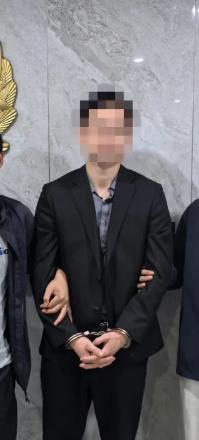 晴天霹雳！湖南八旬老人拎着170万现金去银行存款，柜员点钞时冷汗直冒，厚厚一沓沓