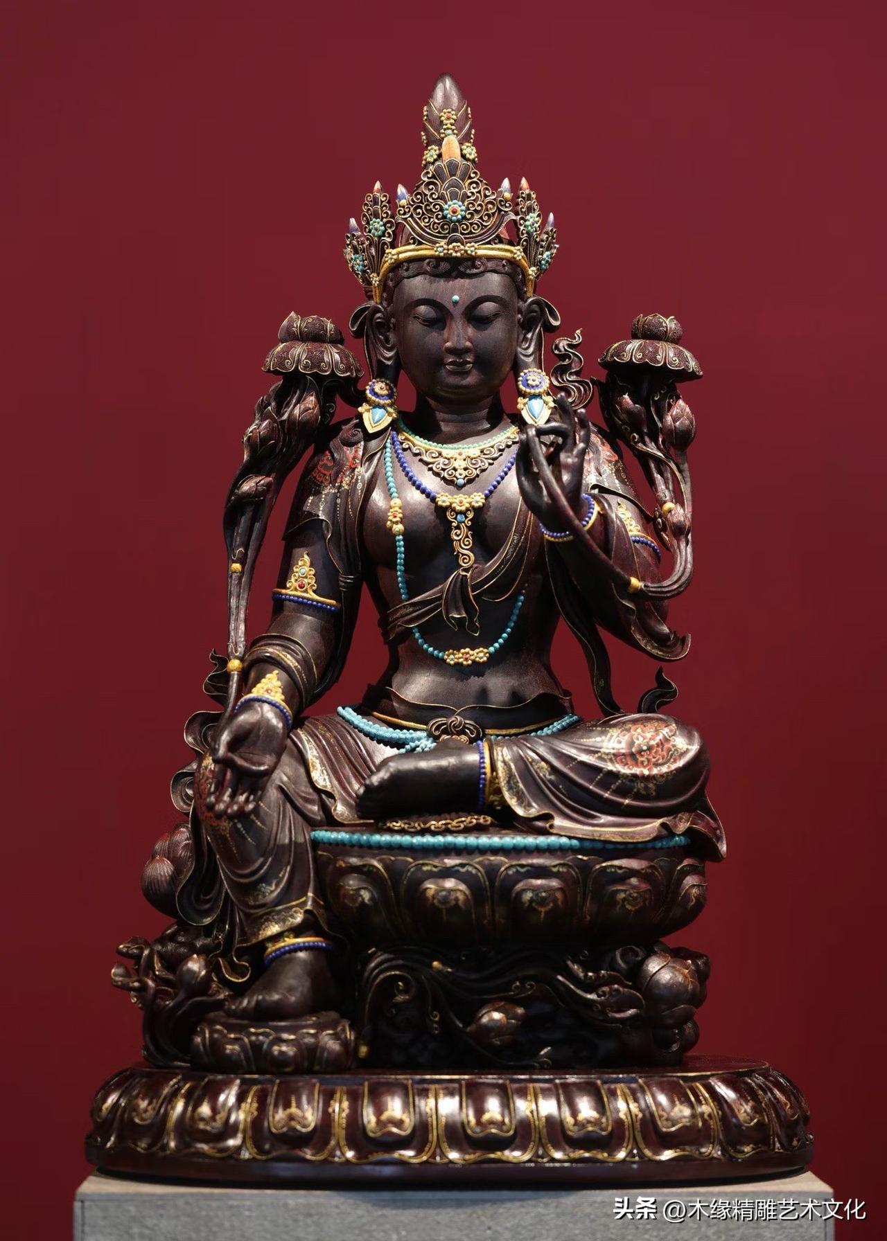 一木一雕，一念清宁。

甄选印度小叶紫檀整料雕琢，木质温润细密，纹理自然流转。绿