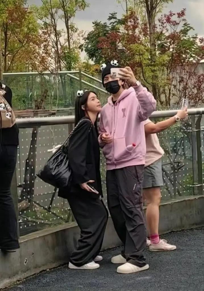 王大陆和女友阙沐轩否认有罪

1月21日，王大陆因帮女友阙沐轩讨债涉嫌泄露个人资