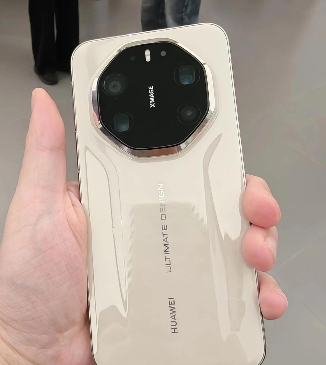 华为Mate80非凡大师上手体验，说下真实感受非凡大师版、小编就简单写写直观感受