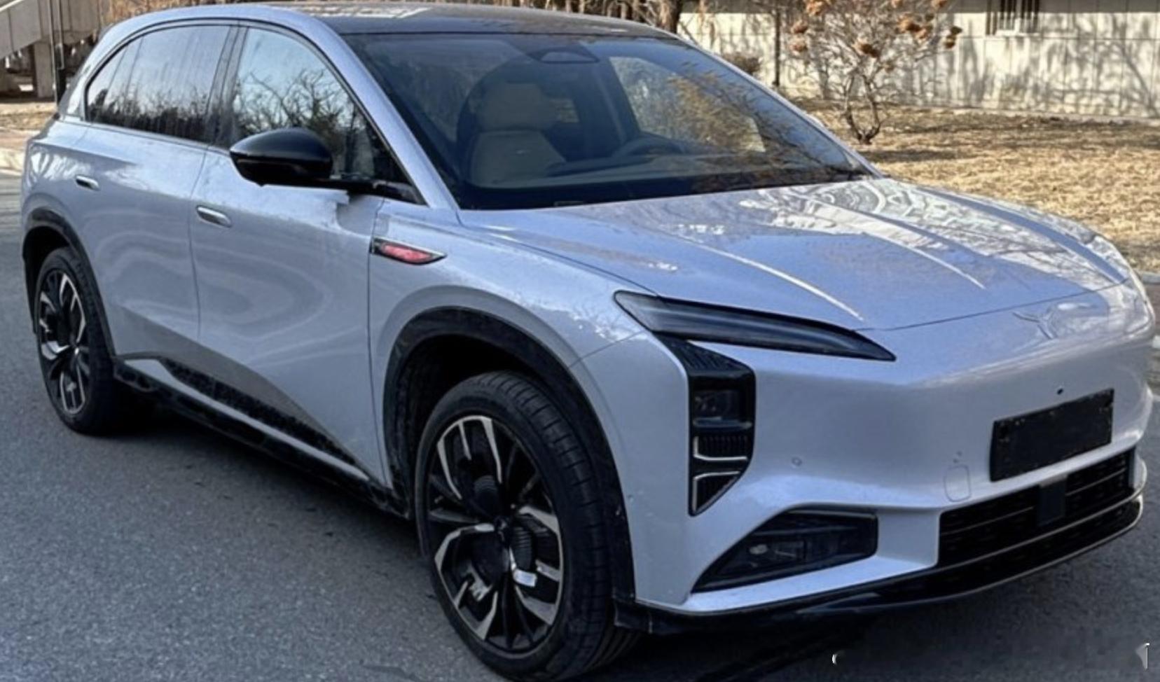 #这是你要的潮车吗# 红旗新纯电SUV EHS7实车图，感觉还是挺还原概念车的，