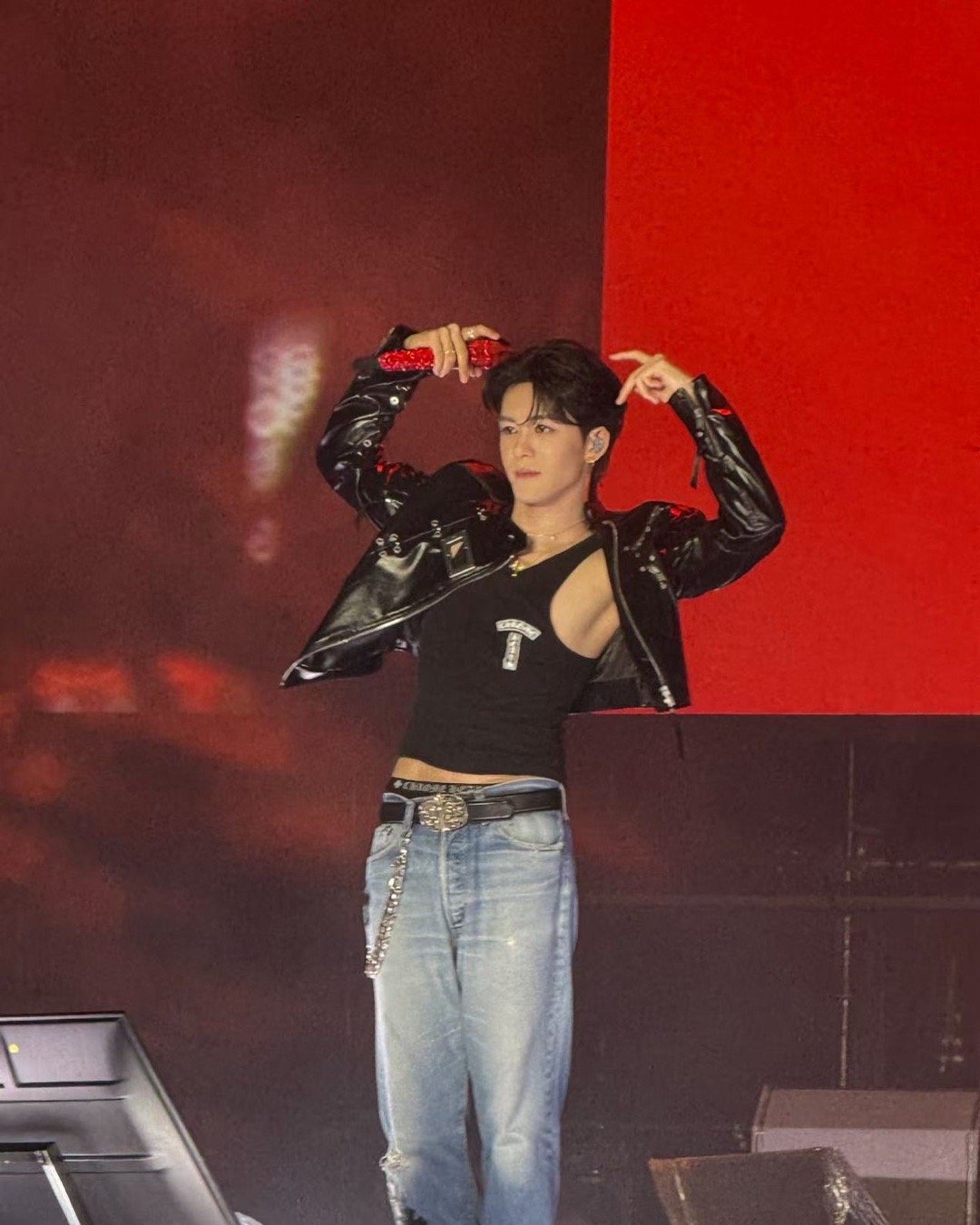 曾舜晞录歌瘦了八斤曾舜晞录歌把饭都唱出来了 为了找那种松弛感，他录到把饭都唱出来