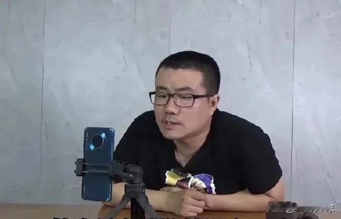 徐静雨：我是讲篮球的，我不看足球，别再问我了！

国足惨败给了日本，不少球迷涌进