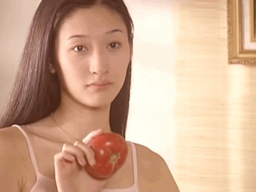 李小冉，从调皮姑娘到黑天鹅，岁月从不败美人

看了李小冉这两张对比图，真的一下子