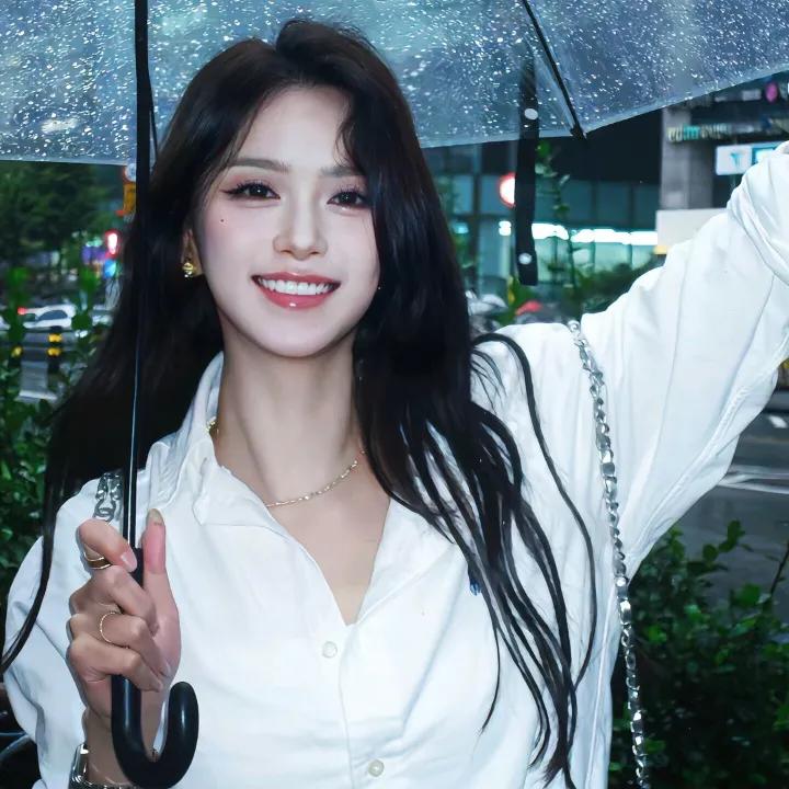 被“女情人”背叛欺骗了2年，
她偷偷和另一个男人谈了2年恋爱，
她给你的解释是：