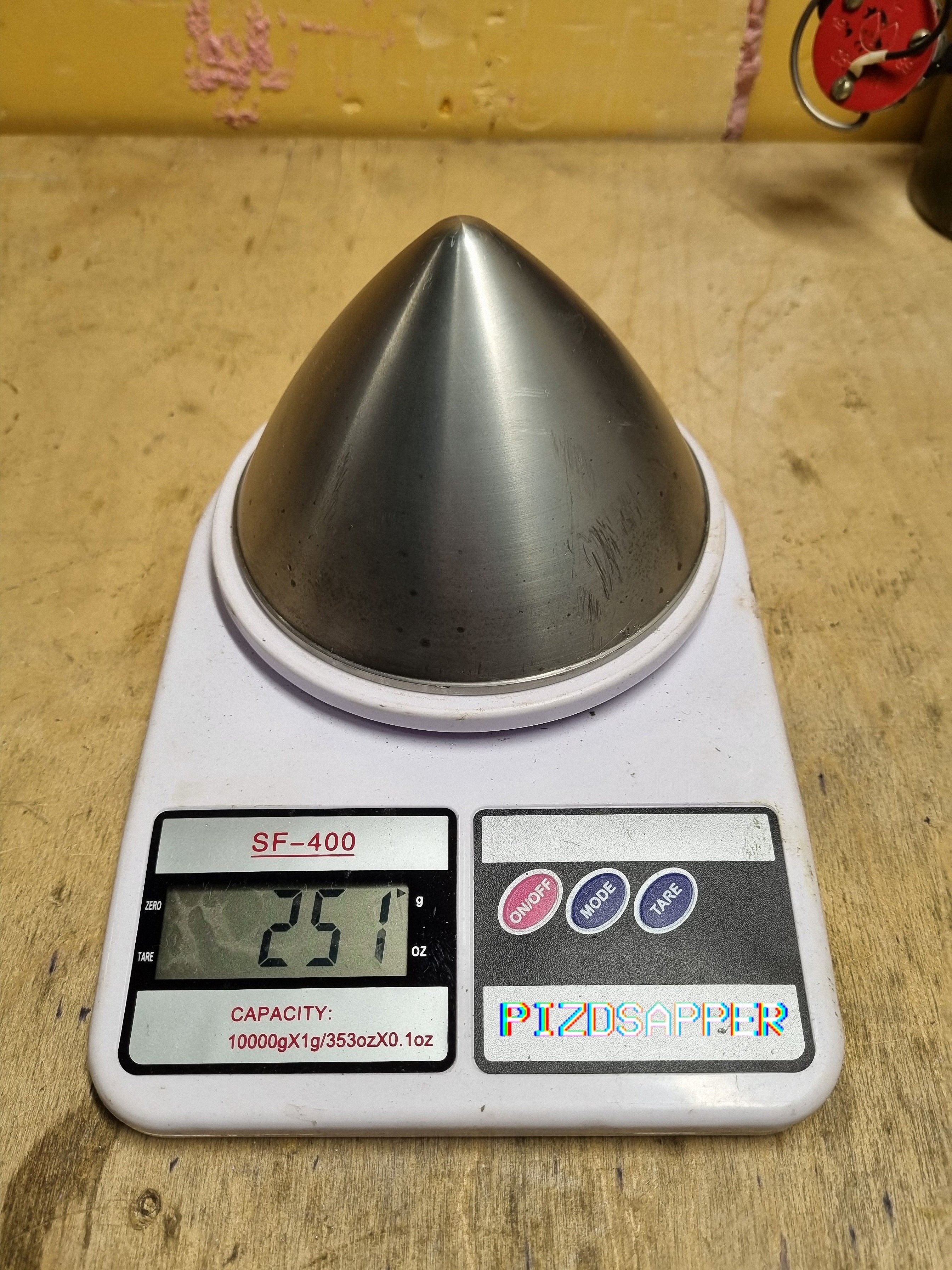 标枪的新型K型战斗部（K-Charge），  通过优化的射流形成来增强穿透力，与