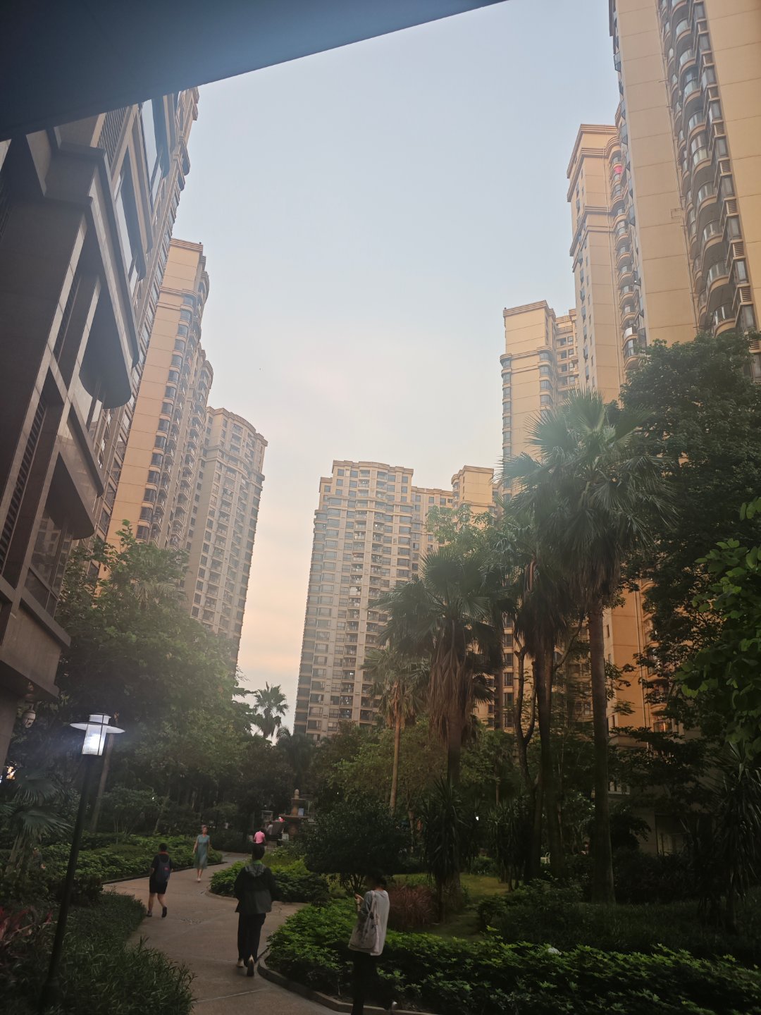 妈呀！！太热了这天气！