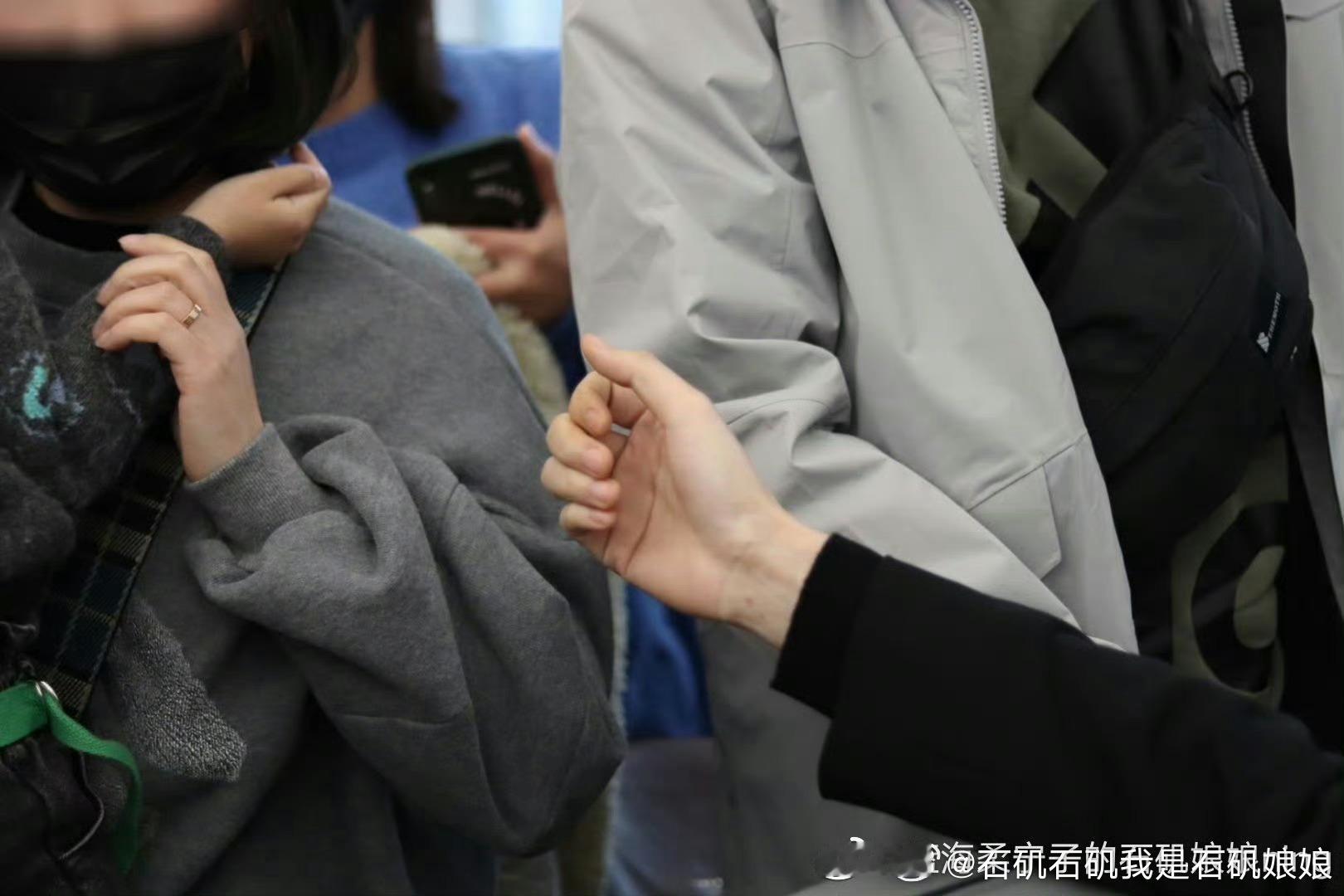 摩登兄弟[超话] 啊啊啊啊这个手给我牵一下下！​​​