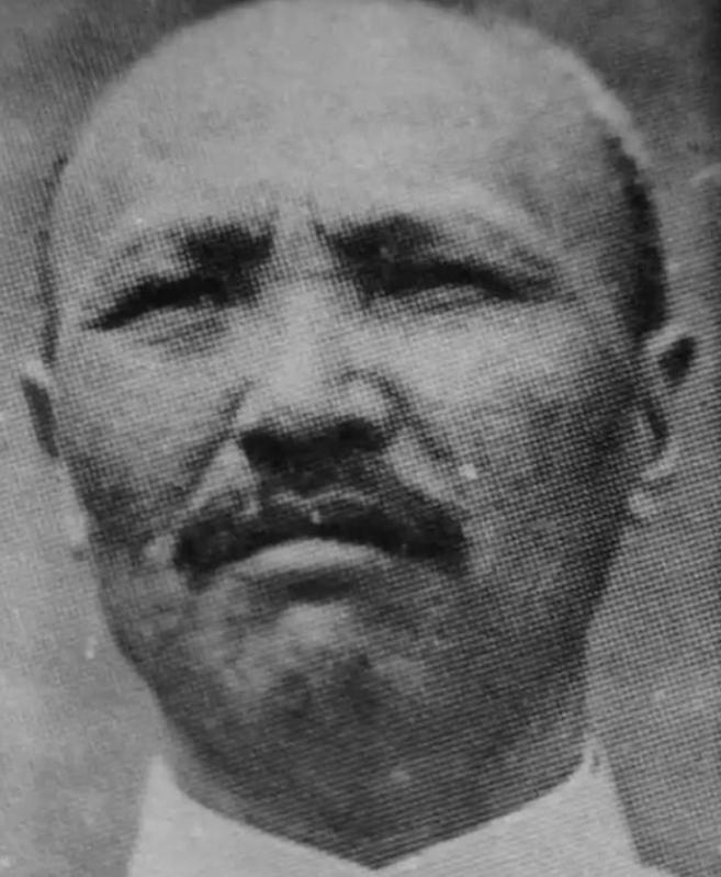 1947年4月，孙殿英在老巢汤阴被解放军包围后，拿出几万黄金分给手下，高级军官每