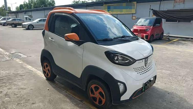 新手1万元左右买什么绿牌二手车代步？唯一稳妥选择或许是宝骏E100！
新手小白拿