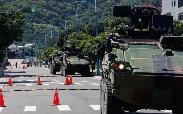 台湾百姓的民脂民膏，被赖清德当局端上了美国的军火展销台。

7800亿新台币，折
