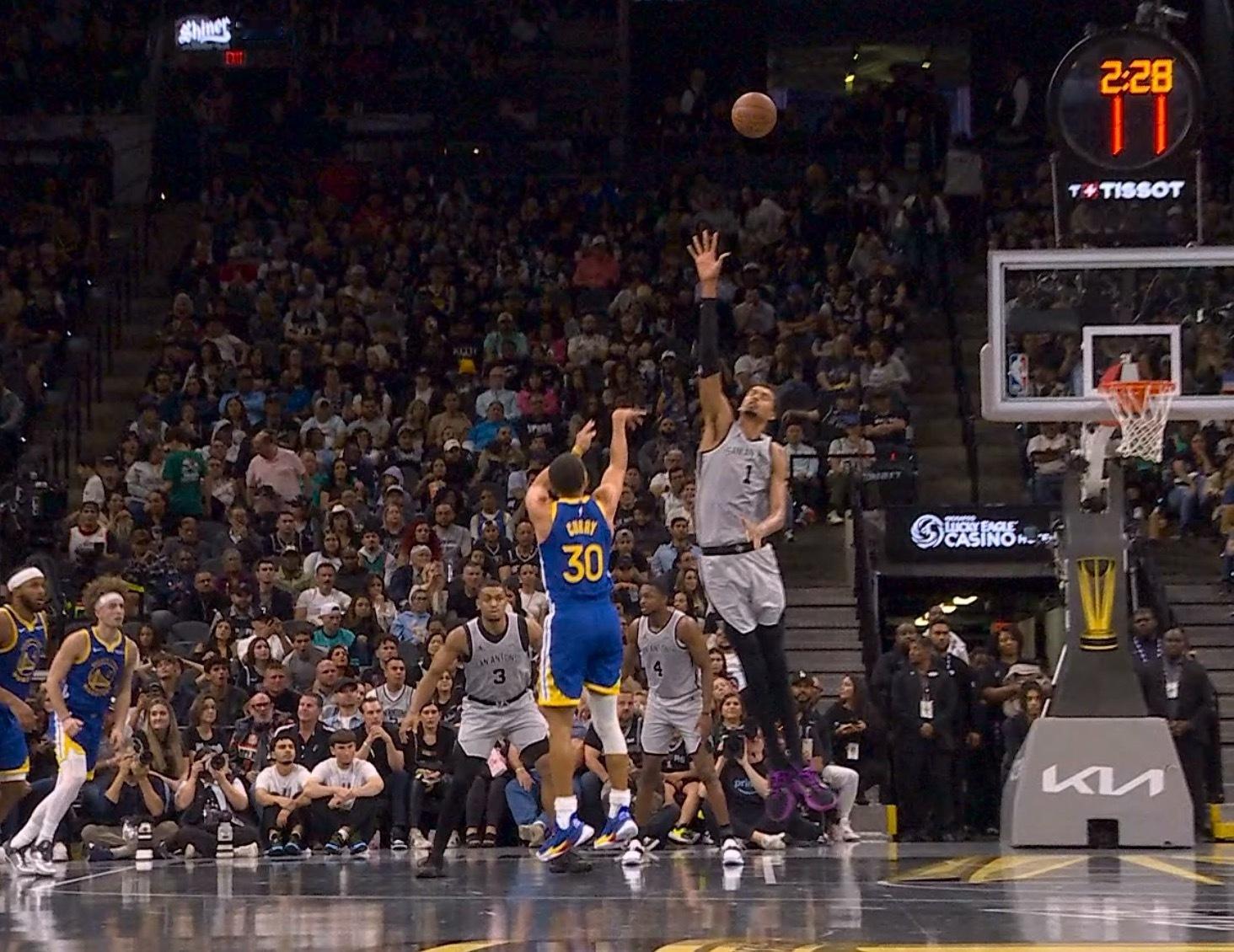 我感觉每一次打马刺都会有这种画面