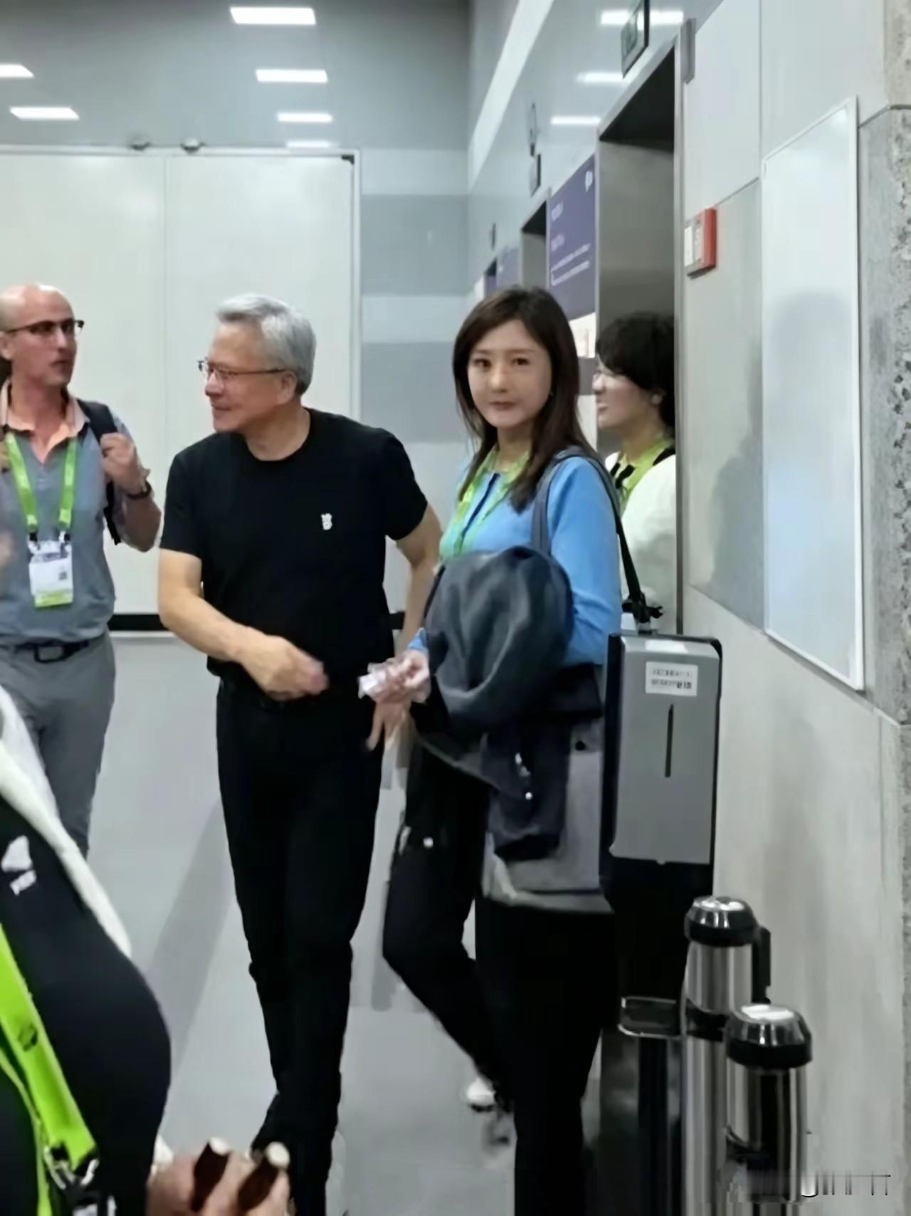  黄仁勋女助理有多强？撑起高端出行统筹大局

黄仁勋身边这位女助理（网传为其核心