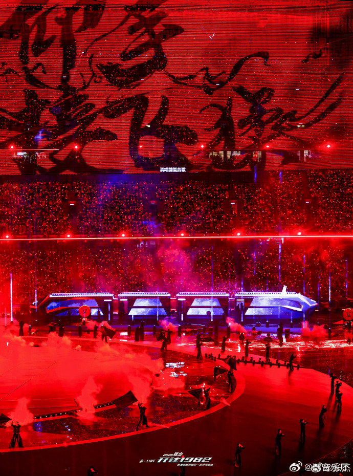 张杰鸟巢连开16场前的todo 张杰化身张列车长开启鸟巢探班直播，台前幕后全视角